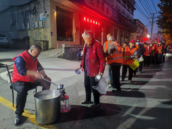 10.26堅守“金融為民”初心，看小人物的大擔當丨中原銀行人在行動系列報道②(1)_134800740_135166303531