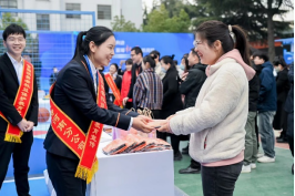 3.13  書寫金融底色+河南金融業(yè)積極開展2024年“3.15”金融消費者權(quán)益保護教育宣傳進企業(yè)活動277