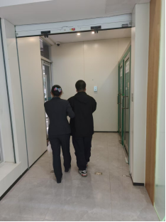 盲行無阻—溫情服務為盲人客戶鋪設無障礙金融之路(古城）(2)555